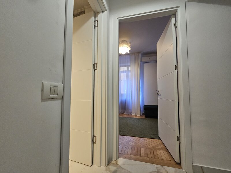 Piata Romana- Coloane