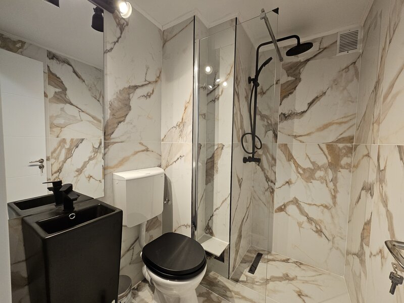 Piata Romana- Coloane