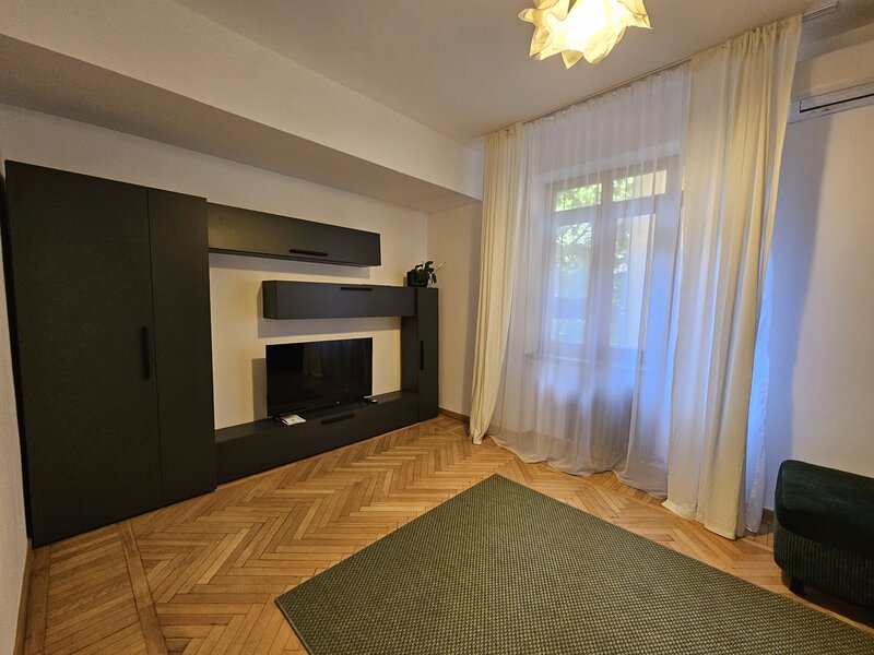 Piata Romana- Coloane