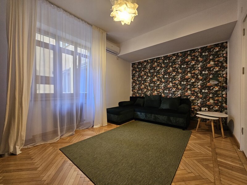 Piata Romana- Coloane