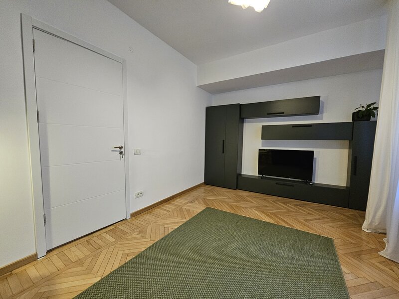 Piata Romana- Coloane